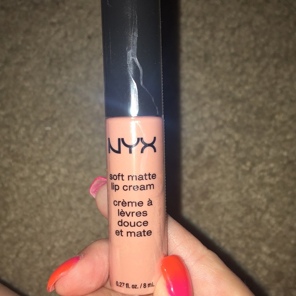 Iip bundle💄💋 - Picture 3 of 8
